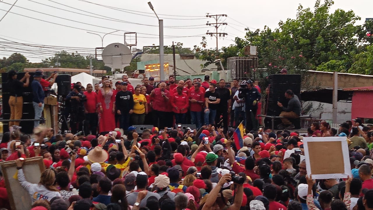 Diosdado Cabello llega a la avenida principal de Integración Comunal  