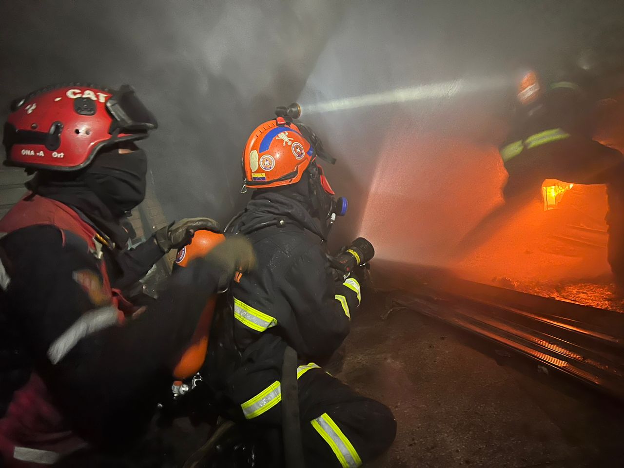 Incendio afectó nueve locales comerciales en Caracas