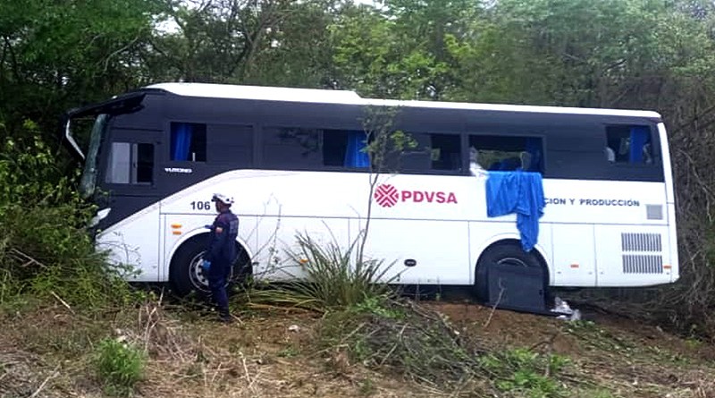 Bus de PDVSA choca en la Lara-Zulia y deja a tres trabajadores heridos