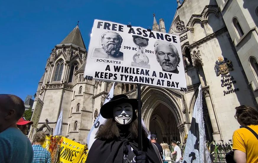 Tribunal Superior de Londres autorizó a Assange presentar nuevo recurso en su caso de extradición