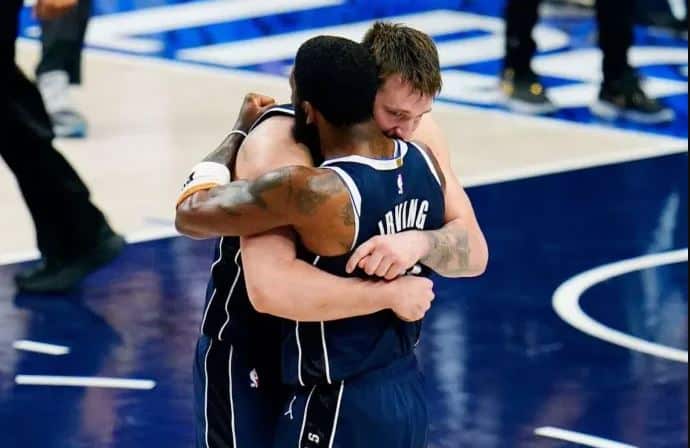 Irving y Doncic comandan el tercer triunfo de los Mavericks