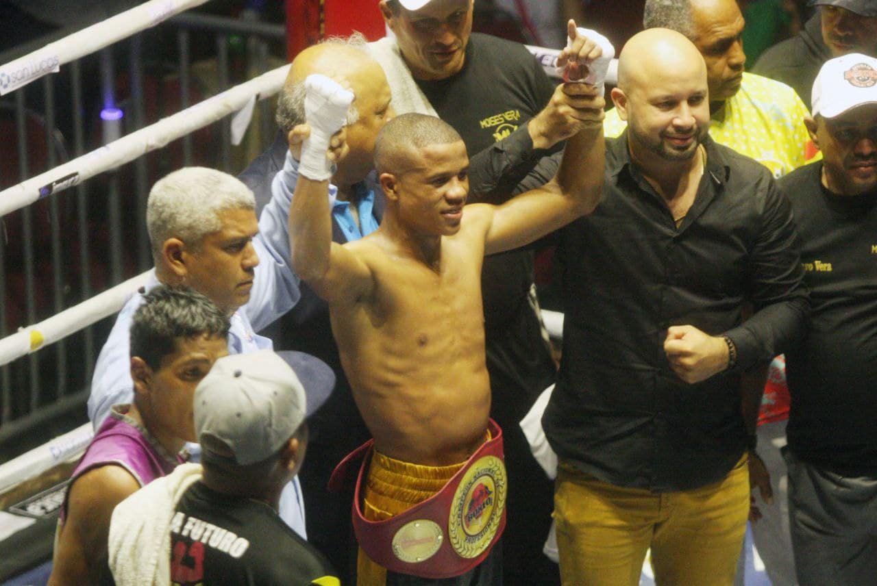 El zuliano Geremy Vera mantuvo su invicto en la gala boxística Sentir Zuliano