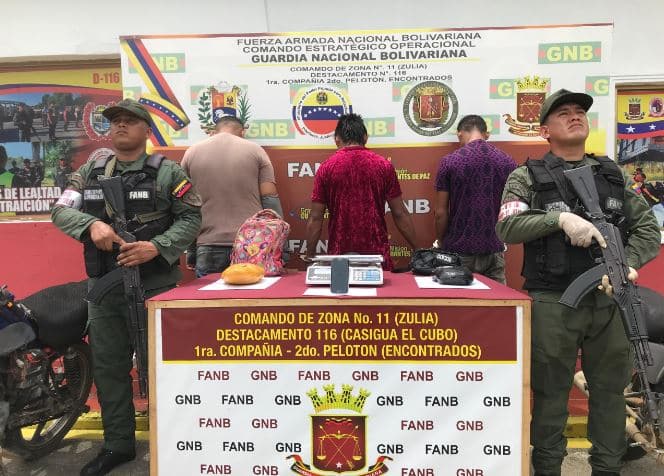 GNB sigue dando golpes a traficantes de droga en el Zulia: Tres detenidos por llevar cocaína en tanques de sus motos