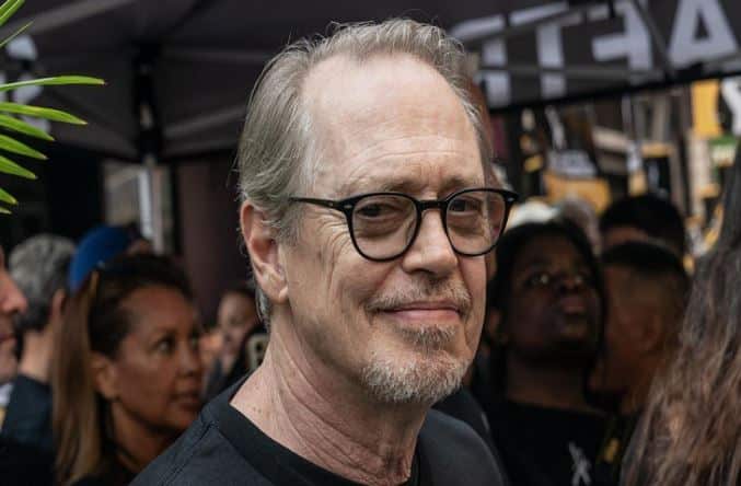 Actor Steve Buscemi recibió un puñetazo en la cara mientras caminaba por Nueva York