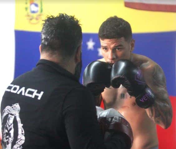 El mexicano Alan Ayala llega a Maracaibo para su pelea con Roger “The Kid” Gutiérrez