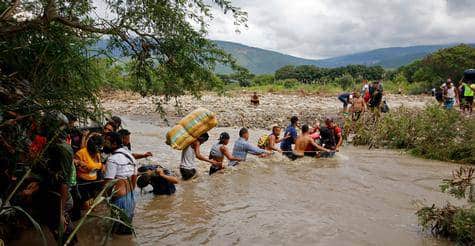 Migrantes venezolanos caminan por las rutas más peligrosas de América