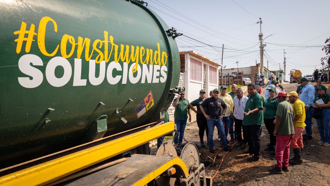 Alcaldía de Maracaibo inició trabajos de limpieza y destape de colectores en Amparo