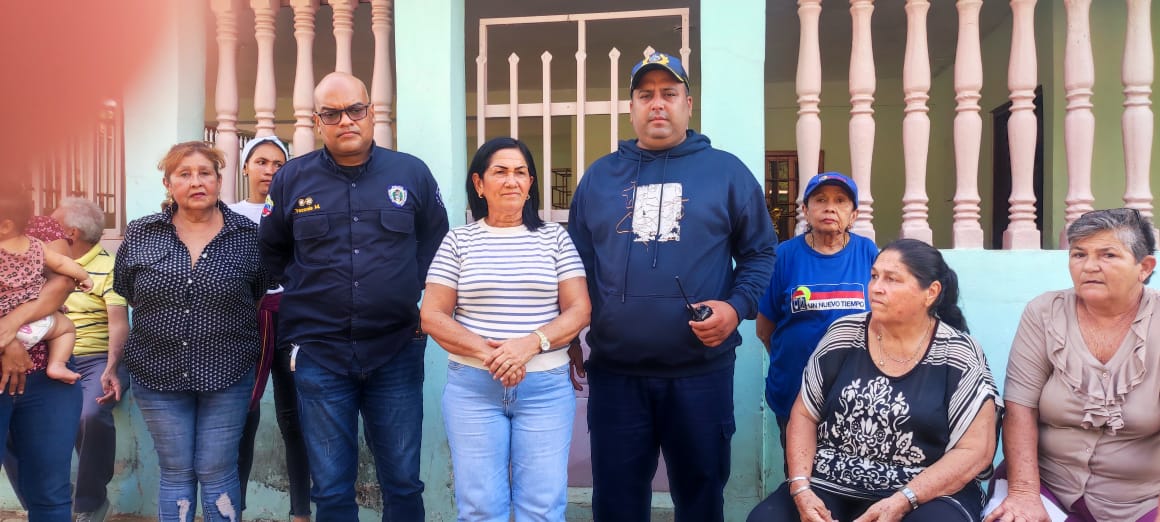 Alcaldía de San Francisco se reúne con vecinos en las zonas cercanas a las cañadas de alto riesgo en el municipio