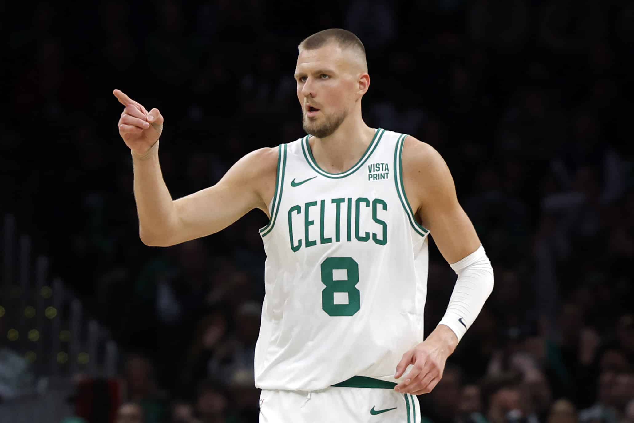 Kristaps Porzingis verá acción con los Celtics en las Finales de la NBA