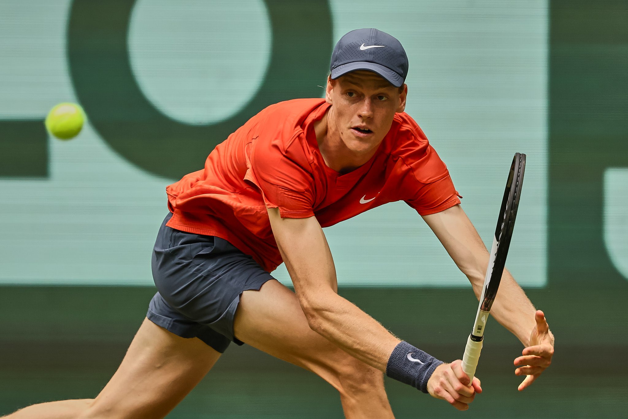 Jannik Sinner estrenó el número uno del ranking ATP con triunfo