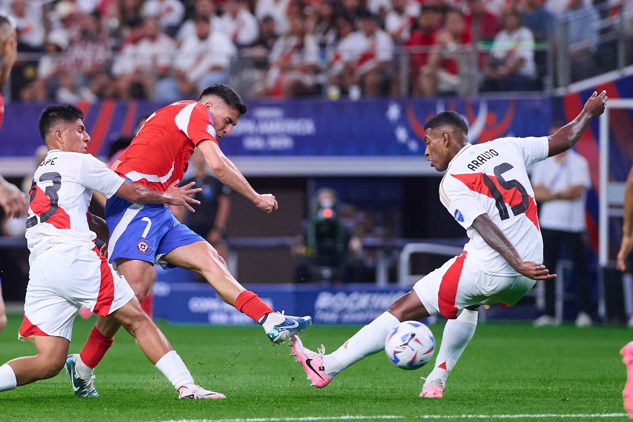 Chile y Perú no se sacaron ventaja en el Clásico del Pacífico