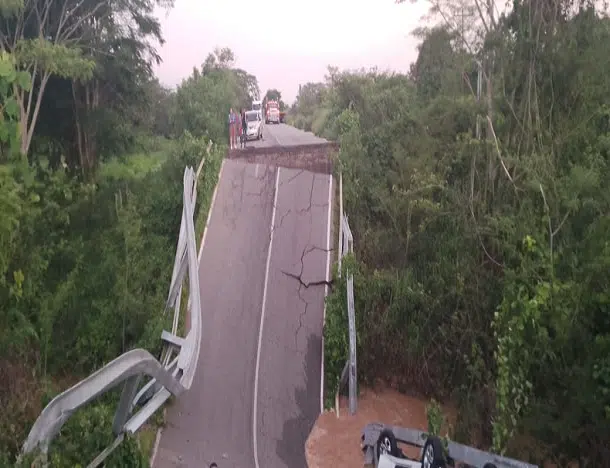 Un fallecido y tres heridos al desplomarse puente en la carretera Falcón-Zulia