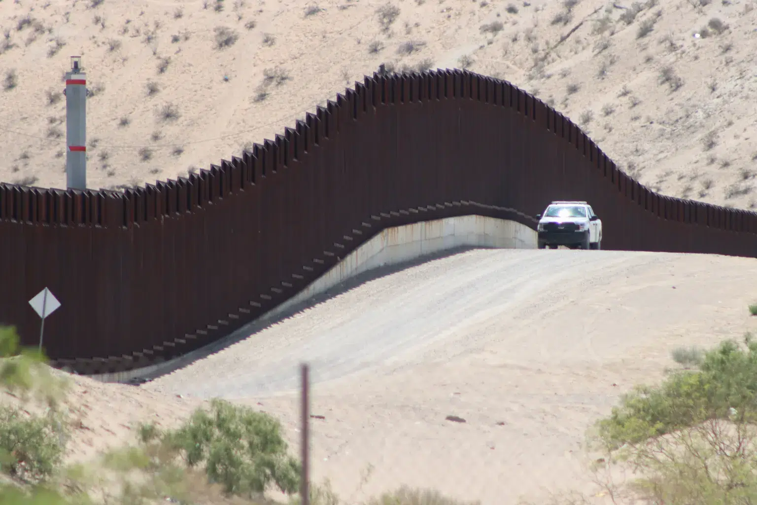 Menos migrantes podrán pedir asilo en la frontera de EEUU, tras entrada en vigor de nuevas restricciones