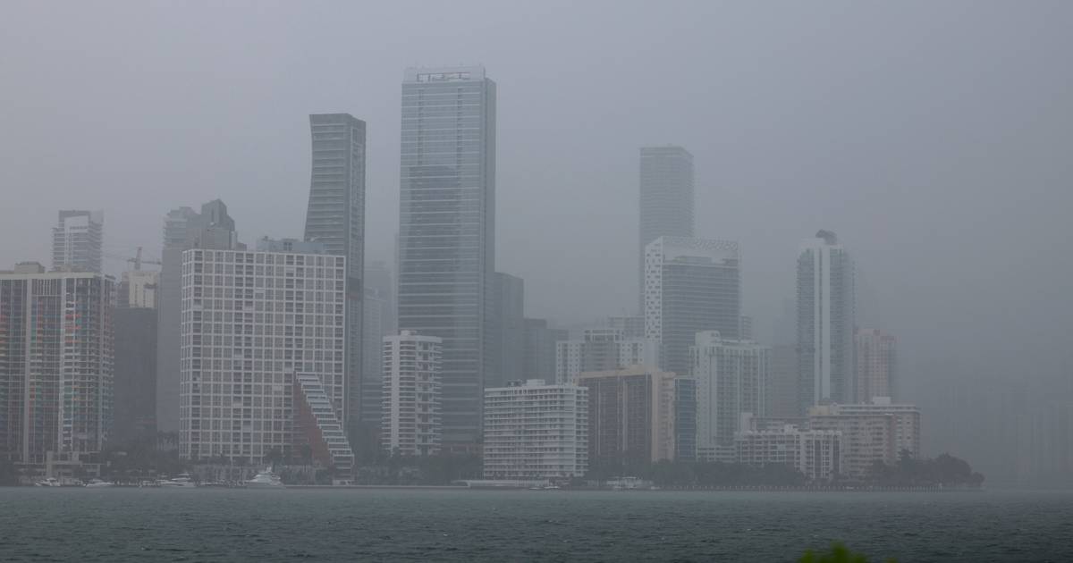 Miami en alerta de inundación ante fuertes lluvias que azotan la Florida