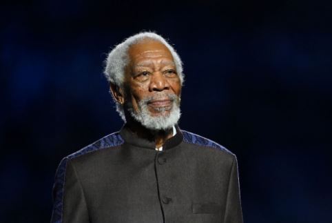 Morgan Freeman: ¿Por qué usa un guante en su mano izquierda?