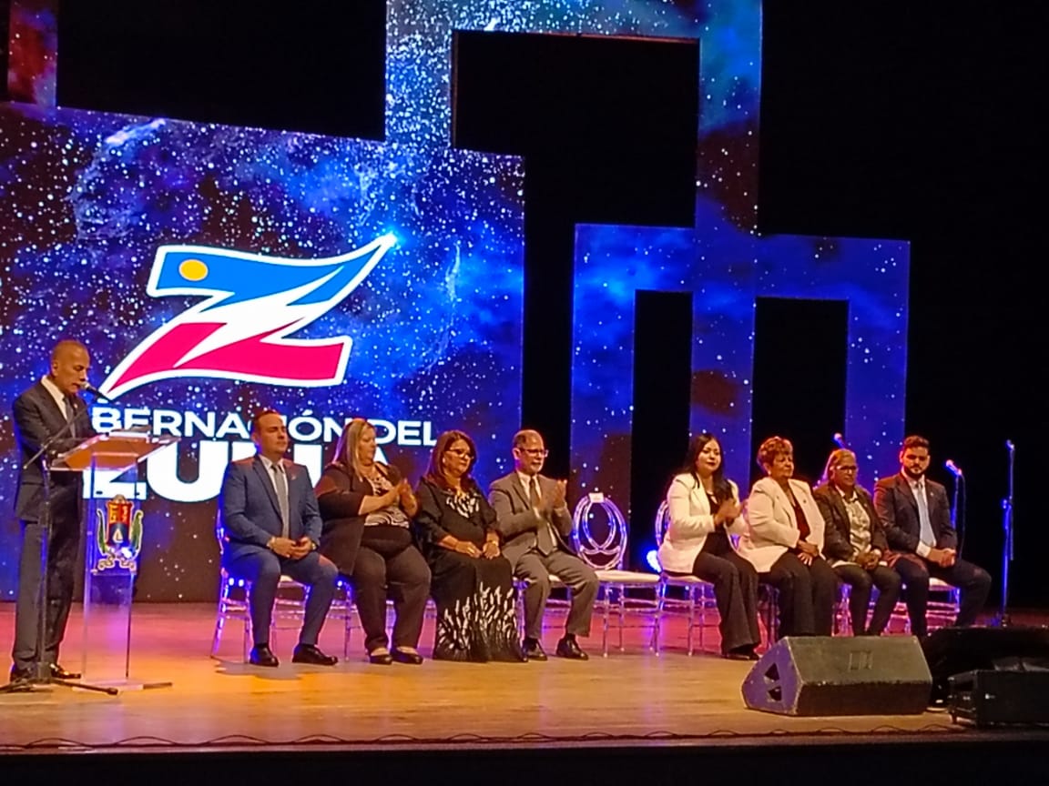 Gobernador Manuel Rosales entrega certificados a primeros 415 jóvenes desarrolladores del programa 