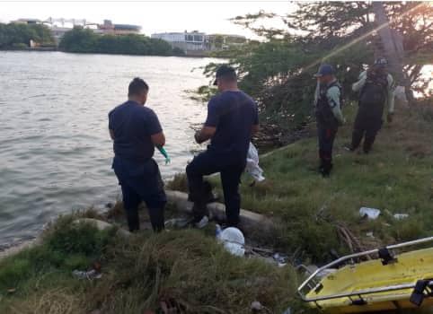 Después de dos meses: Entierran en fosas comunes a los jóvenes que hallaron ahogados en Isla Dorada