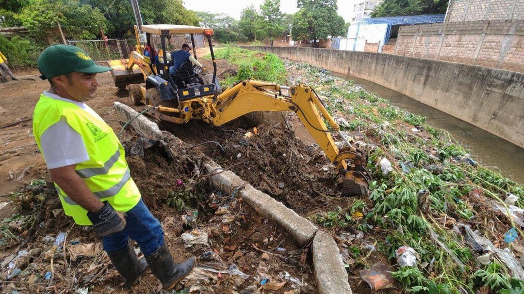 Alcaldía de Maracaibo limpió más de 19 kilómetros lineales de cauces de cañadas en los primeros cinco meses del 2024