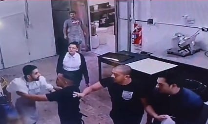 Someten, agreden y amenazan con un cuchillo a migrante venezolano en el restaurante donde trabaja en Buenos Aires, Argentina