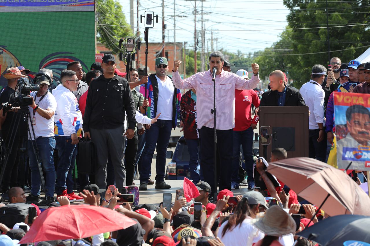 Presidente Nicolás Maduro ordenó el asfaltado de calles y la recuperación del hospital de Cabimas