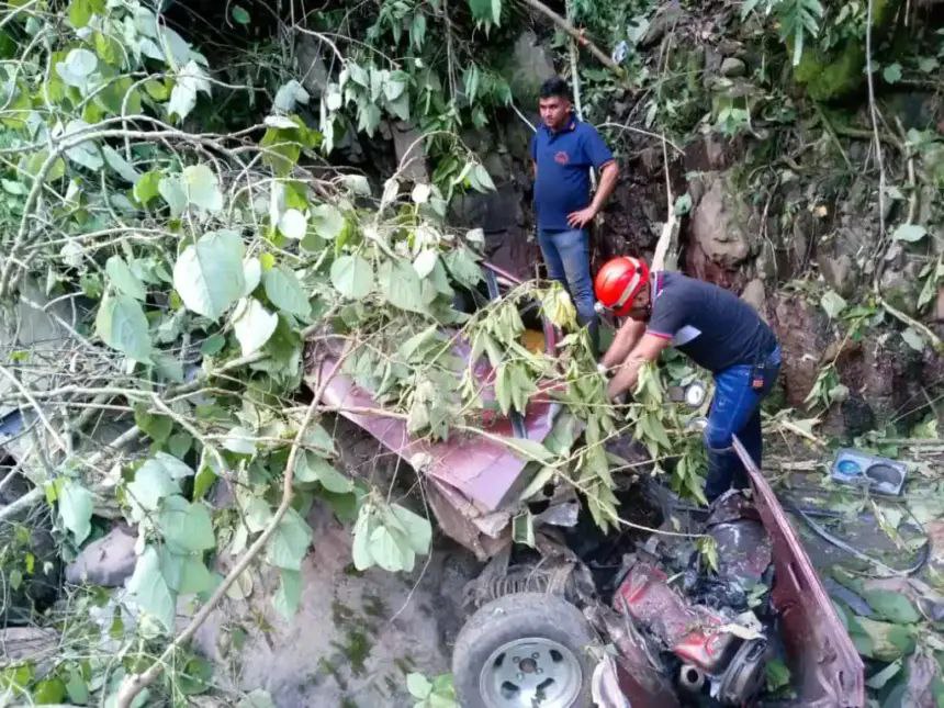 Muere familia completa tras caer abordo de un carro por un precipicio de 300 metros en Táchira