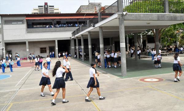 Venezuela se enfrenta al reto de mantener la educación pública, gratuita y de calidad, según expertos