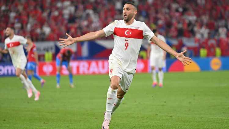 Turquía superó sobre el final a República Checa y clasificó como segundo en la Eurocopa