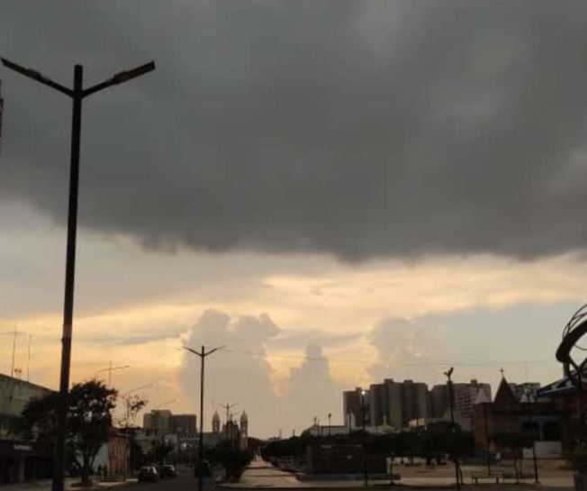 ¿Por qué el cielo se pone negro cuando va a llover?