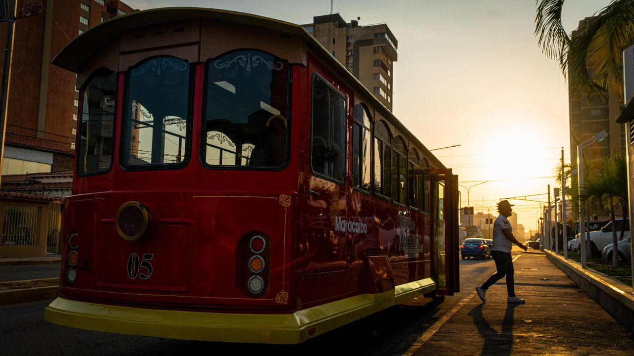 Tranvía de Maracaibo y su guía turístico postulados al Premio Nacional de Turismo 2024