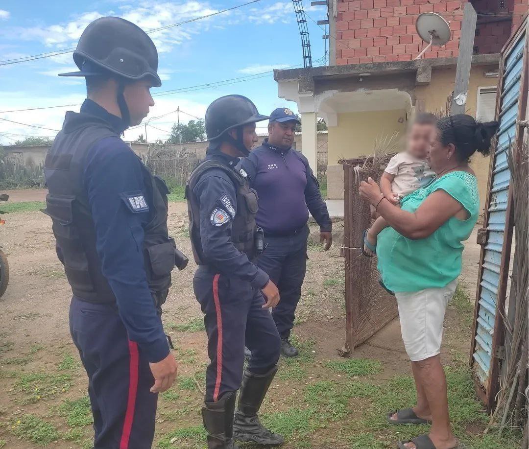 Rescatan a niño de un año y siete meses deambulando por una zona enmontada, a punto de atravesar la vía al aeropuerto de Porlamar