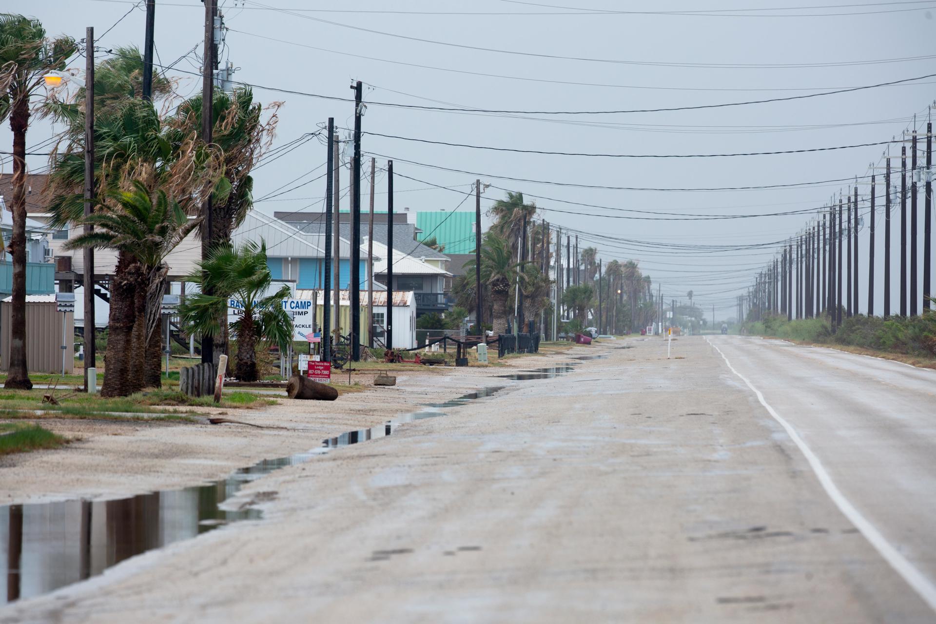 Un muerto, dos millones sin energía y cientos de vuelos cancelados en Texas tras el paso de Beryl