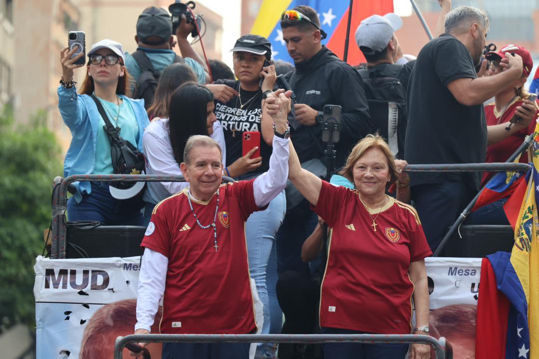 Edmundo González inició su campaña electoral en Caracas con una caravana llamada