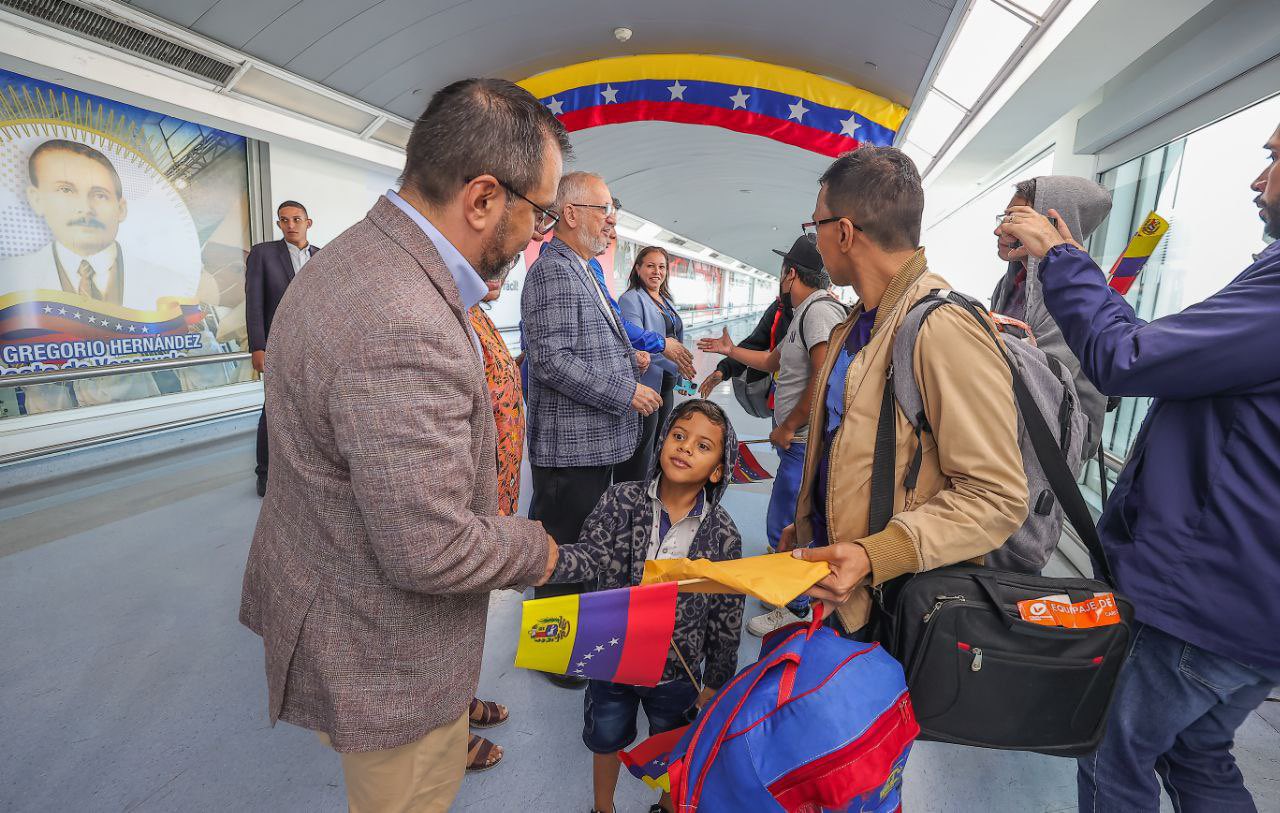 Retornan al país 261 venezolanos desde México en el primer vuelo de la Gran Misión Vuelta a la Patria