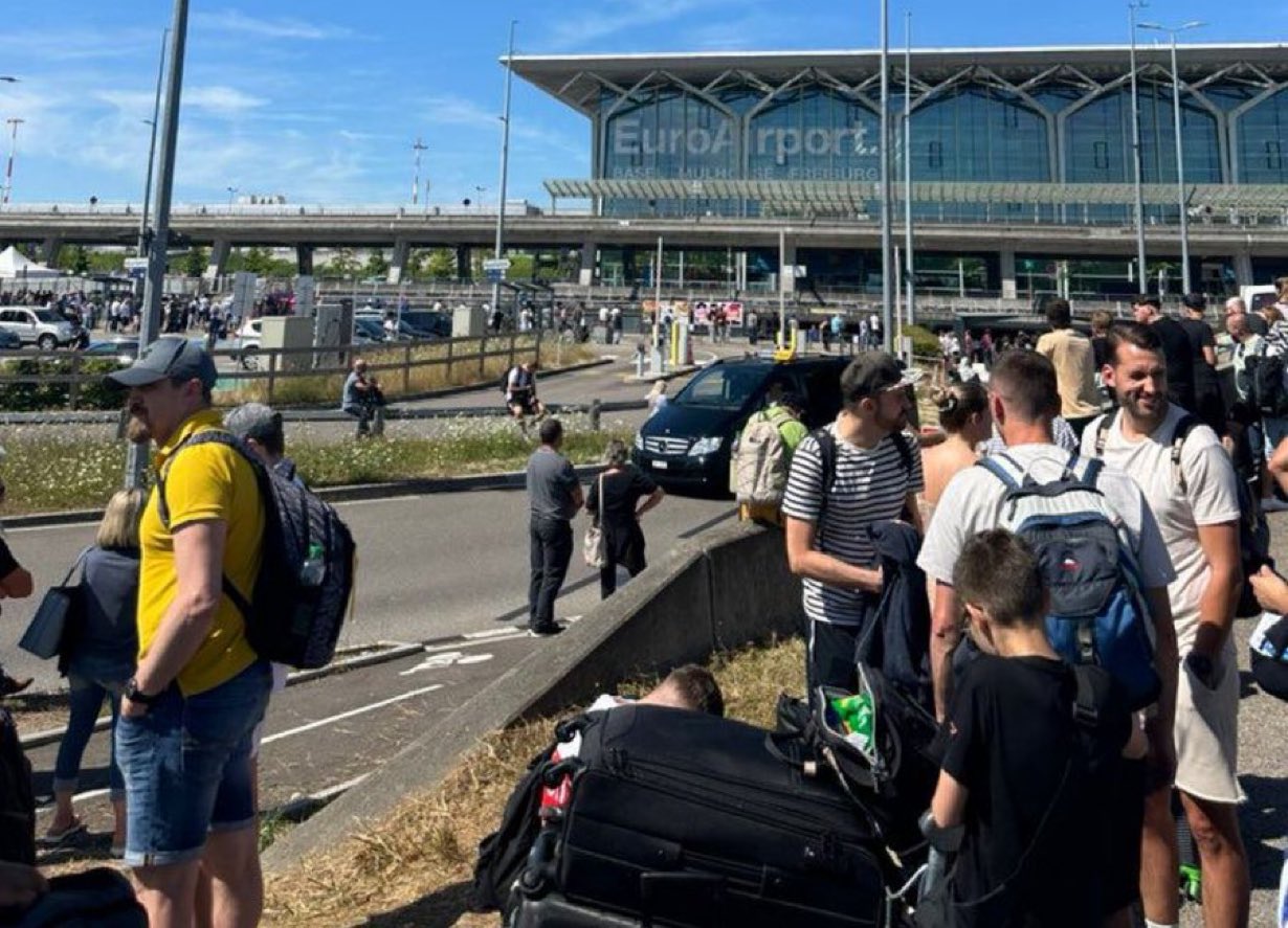 Evacúan el aeropuerto franco-suizo de Basilea-Mulhouse por alerta de bomba