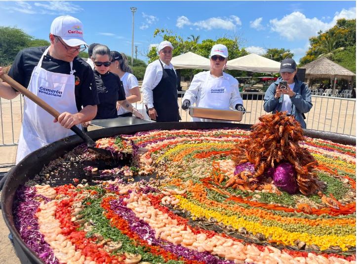 Marabinos degustaron la paella preparada en la Vereda del Lago por la campaña 