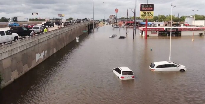 Suben a ocho los muertos por Beryl en EEUU: Se mantiene el apagón en Texas