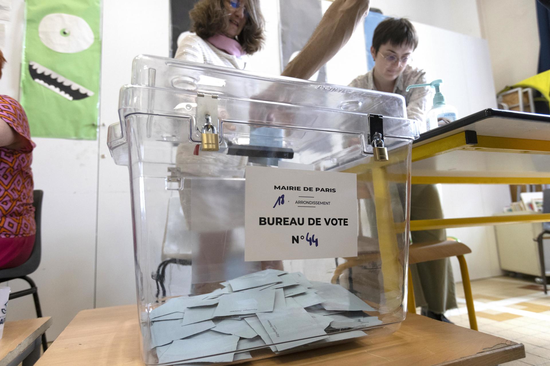 Francia va a segunda vuelta electoral con una participación más alta que en 1981