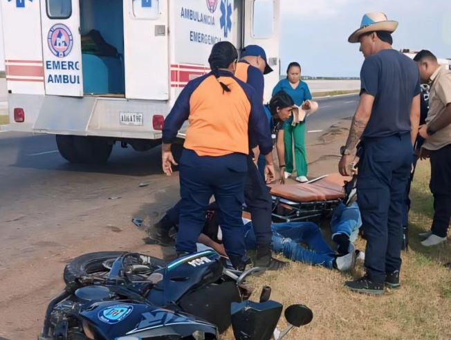 Un Polimara muerto y otro herido tras ser impactados por un autobús en Sinamaica: Eran padre e hijo