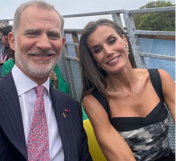 Reina Letizia lució un diseño de Carolina Herrera en los Juegos Olímpicos París 2024