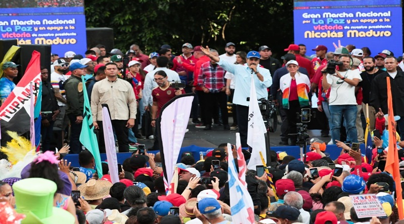 Nicolás Maduro recibió a sus simpatizantes en el Palacio de Miraflores