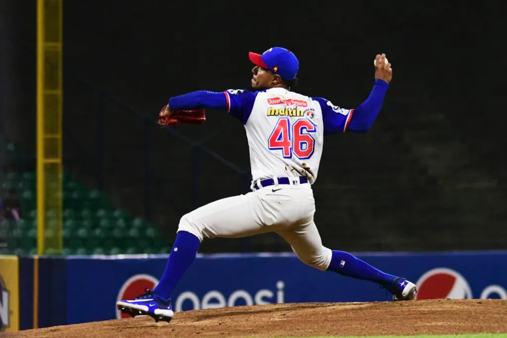 Ricardo Pinto estará desde el arranque con Tiburones de La Guaira