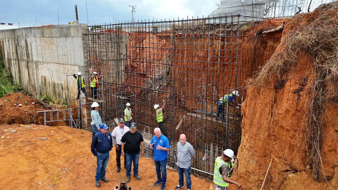 Alcaldía de San Francisco inspeccionó  los trabajos de reparación del socavamiento del Km4