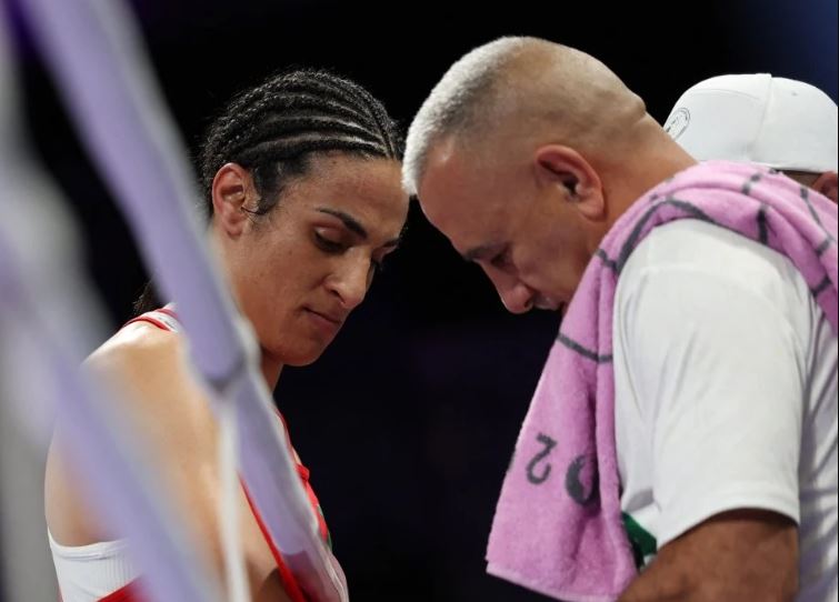 La boxeadora argelina Imane Khelif envuelta en la polémica en París 2024