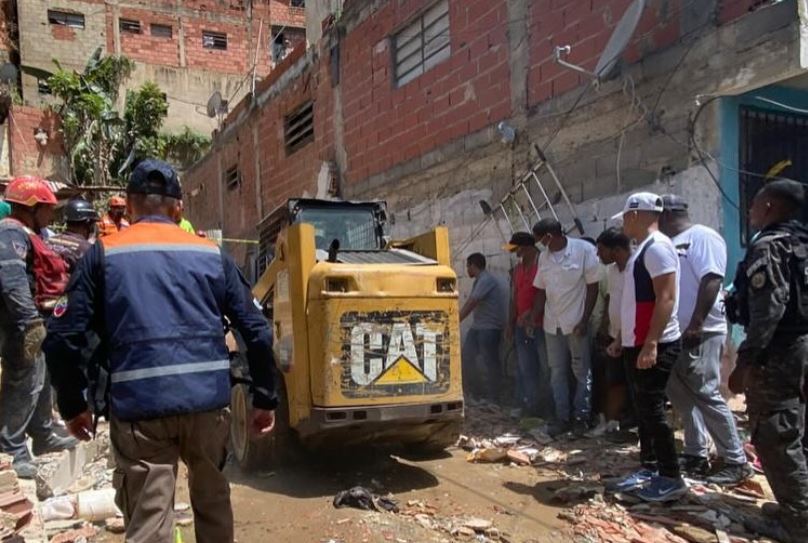 Ascienden a seis las víctimas por derrumbe de casas en Petare