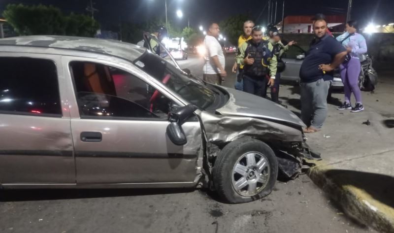 Heridas tres personas al chocar sus vehículos en La Limpia