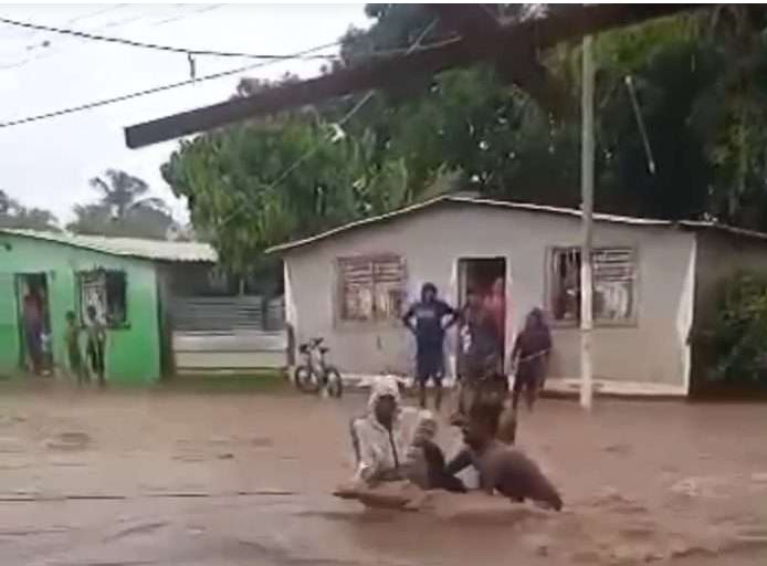 Lluvias ocasionaron desbordamiento del Río Guatapanare en Güiria: Nueve comunidades resultaron afectadas