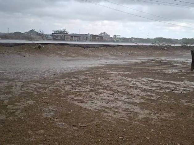 Fuerte lluvia vuelve a dejar zonas de Paraguaipoa y Valmore Rodríguez sin luz