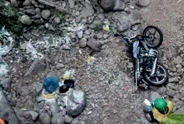 Murieron dos hombres tras caer a bordo de una motocicleta por un barranco de 10 metros de profundidad en Táchira