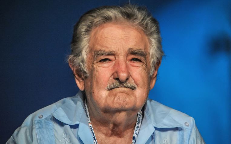 Hospitalizan al expresidente uruguayo José Mujica