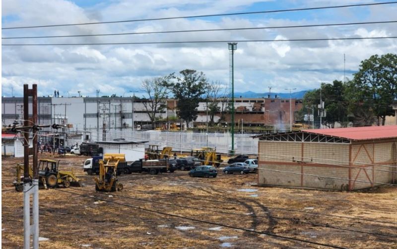 En la cárcel de Tocuyito obreros y maquinarias trabajan a toda marcha para recibir a detenidos